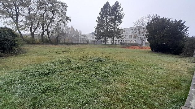 Přeplněné benešovské škole uleví až nová družina. Stavba začne letos