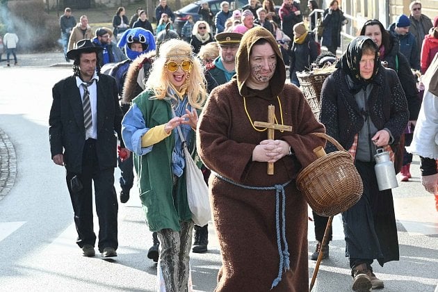 Masopust v Pyšelích ovládly kočky. Představil se i nový divadelní soubor