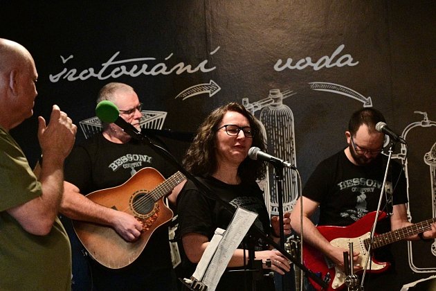 Koncert v benešovském Max Beer Baru potěšil milovníky country