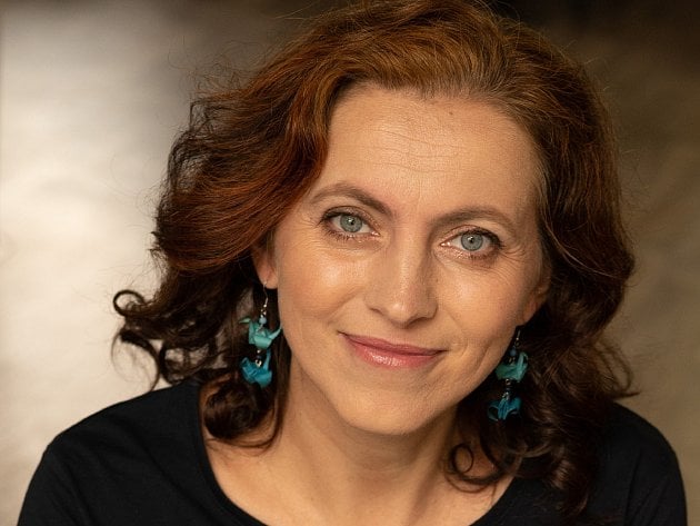 Opustila ekonomii a teď Dana Kucharčíková pomáhá a vede Smysluplné rozhovory