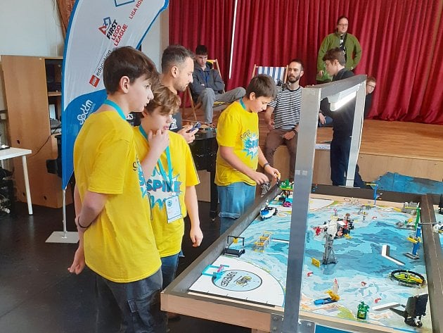 Sázavský tým Super Spike bodoval na robotické soutěži v karlínském Spektru