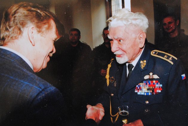 Ladislav Hendrych: Jak jsem se v Benešově setkal s pilotem Františkem Fajtlem