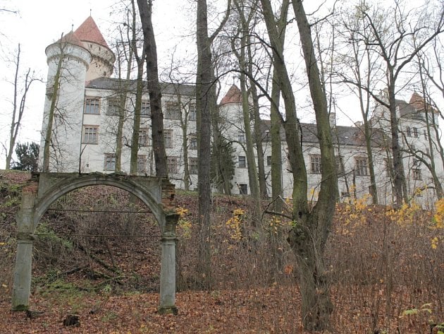 Chřadnoucí park na Konopišti a jeho poklady čeká záchrana