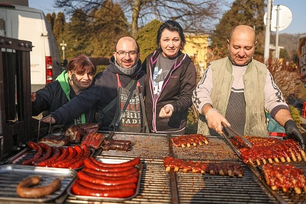 Tyhle dobroty přivezli řezníci na nedělní vepřové hody do Sázavy
