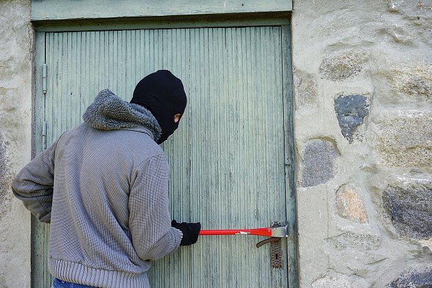 Policisté načapali „magnety“ při vloupání, jeden z nich kradl za dva dny znovu