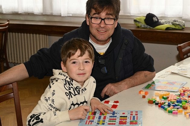 Záhada hlavolamů: Festival IQ Play v Sázavě přilákal desítky hravých návštěvníků