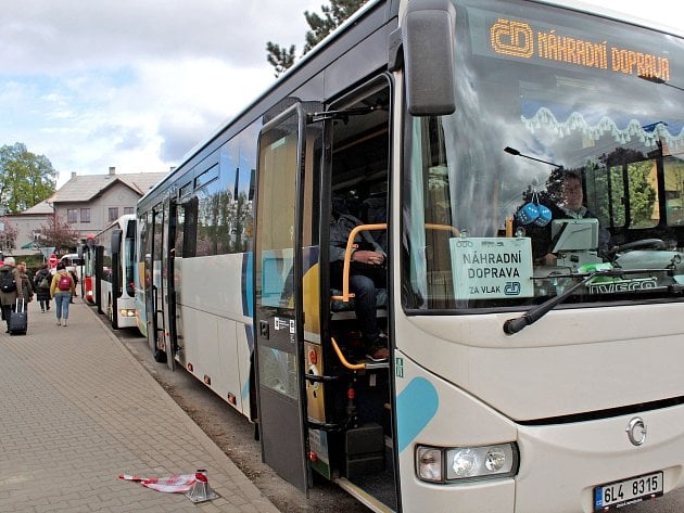 Výluka na Sedlčance startuje. Cestující čeká sedm týdnů v autobusech