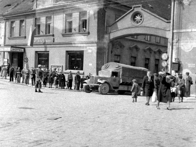 Historička v Benešově odkryje temnou minulost nacistických zlodějů