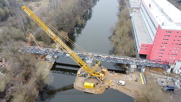 Podívejte se na stavbu lávky na Brodcích z míst, kam se hned tak nedostanete