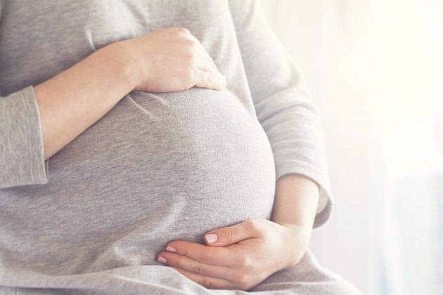 Počet potratů v Česku stále klesá, před 35 lety jich bylo stejně jako porodů