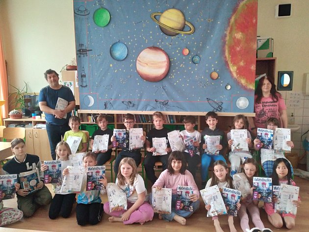 Žáci ze Základní školy Divišov zkoumali přes noc taje vesmíru
