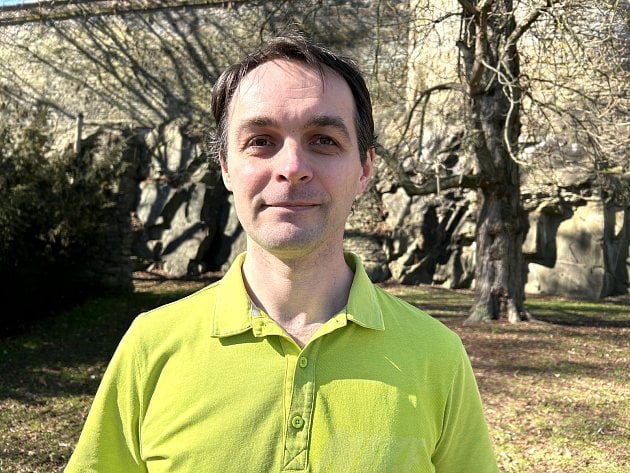 Pomáhá, kde je potřeba. Člověka to obohatí, popisuje dobrovolník z Olomouce