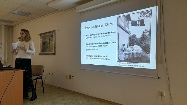 Nacisté kradli i děti. Historička v Benešově popsala jejich kruté praktiky