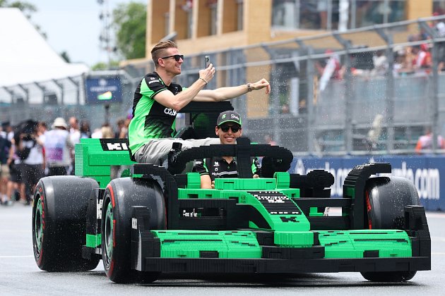 Stavěli je na Kladně. Formule z Lega se slavnými jezdci zahájily závody F1