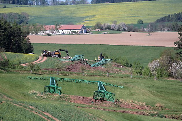 Stožáry vysokého napětí na Benešovsku padly, buduje se modernější přenosová síť