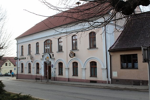 Kritická situace v Divišově. Stovky pacientů marně hledají nového doktora