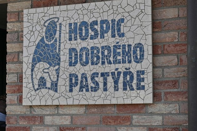 Lidé darovali hospici v Čerčanech na novou kuchyni po požáru už přes půl milionu