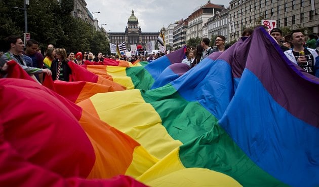 Čeští queer lidé čelí nenávisti: Ve kterých krajích nejvíce, kdo za útoky stojí