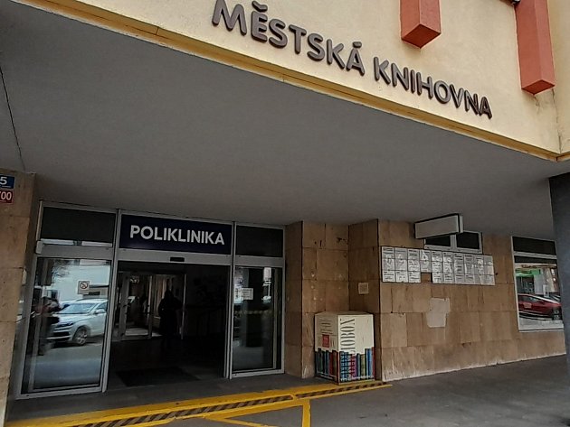 Darované knížky ohrožují další provoz biblioboxu  benešovské knihovny