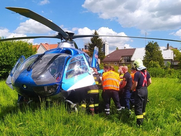 Vlak srazil ženu s berlemi. Provoz na trati mezi Sázavou a Ledečkem se zastavil