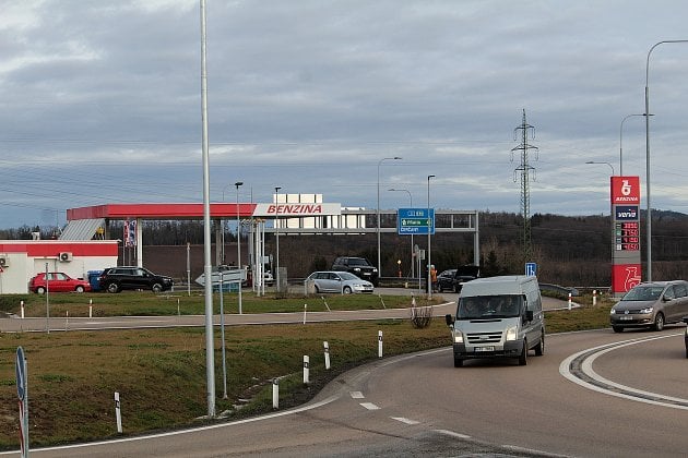 Nejdražší benzin ve středních Čechách tankují řidiči opět na Benešovsku