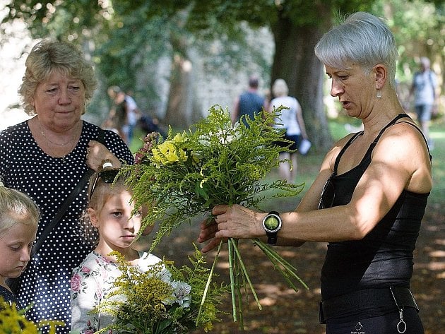 Květinový den v sázavském klášteře: na festiválek s jarmarkem dorazí i lamy