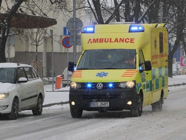 Ranní střet Mercedesu a Citroenu u Sedmpánů zaměstnal záchranáře i policisty