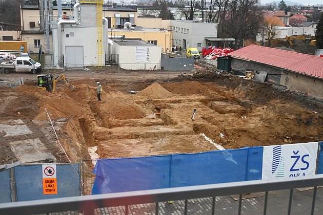 Výstavba stanoviště záchranky v areálu benešovské nemocnice jde podle plánu