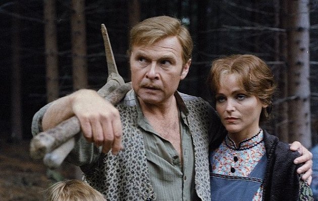 KVÍZ: Jakub sklář slaví 40 let. Pamatujete si hrdiny budovatelských seriálů?