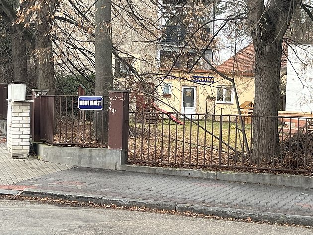 Husovo náměstí v Benešově se bude rekonstruovat. Krásné stromy ale zůstanou