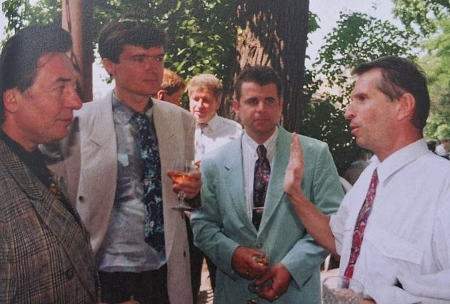 Novináři Slonková či Kmenta o kmotru Mrázkovi: Živili ho nenasytní politici