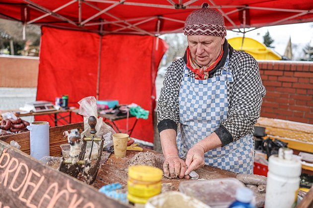 Podívejte se: Jitrnice, klobásy i tlačenky. Vepřové pochoutky provoněly Sázavu