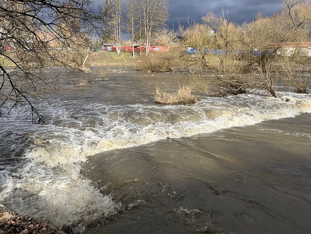 Hladina Sázavy na Benešovsku se v úterý zvedla o desítky centimetrů