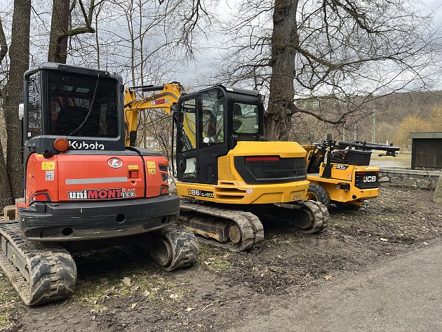 Stezku kolem řeky pod hradem v Týnci omezí na tři měsíce stavba