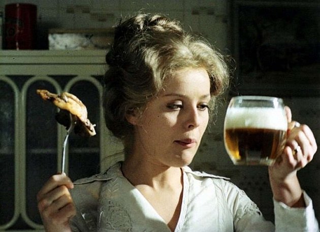 KVÍZ: Nudíte se? Kupte si medvídka mývala. Znáte hlášky z filmu Postřižiny?