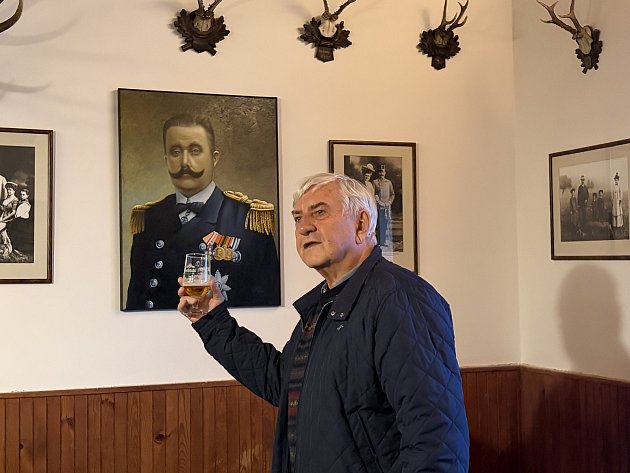 Z jeviště do Pivovaru Ferdinand. U piva Donutil vyprávěl o Gottovi i Bartoškovi