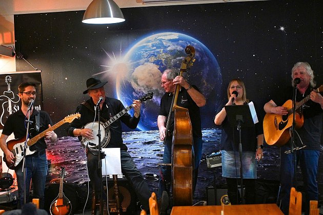 Podívejte se: Šlahouni rozproudili sobotní noc v Oksfordu