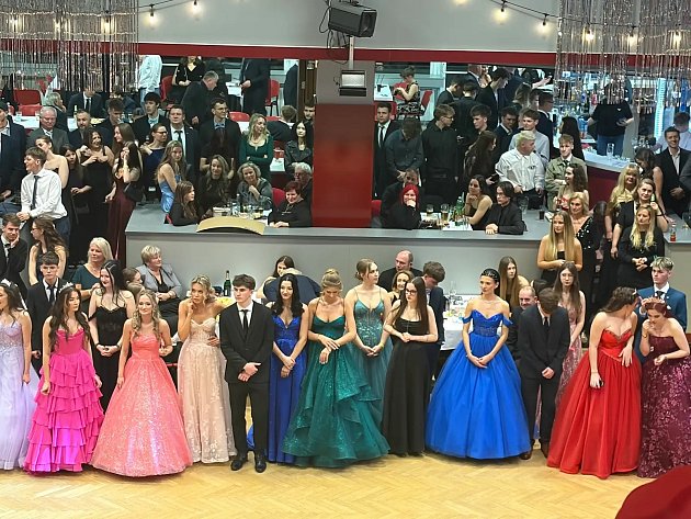 Maturitní ples Obchodní akademie Neveklov zazářil jako diamant
