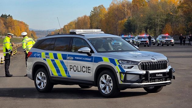 U Tehova srazil chodce a ujel. Policie po řidiči pátrá