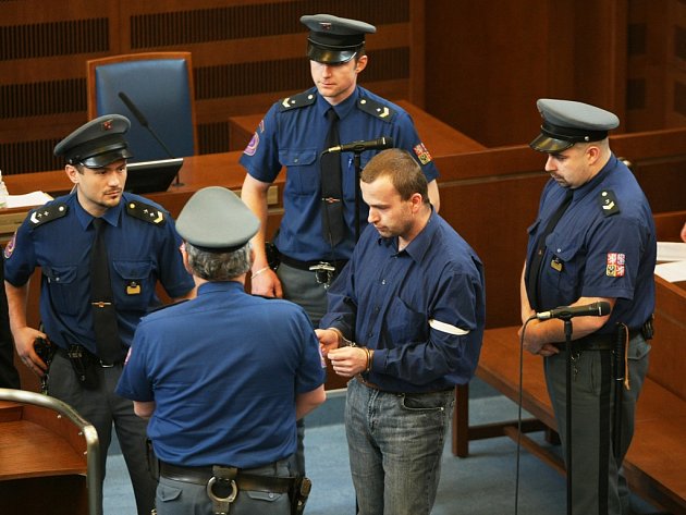 Heparinové vraždy v Brodě po 20 letech: Sedm obětí a doživotí pro Petra Zelenku