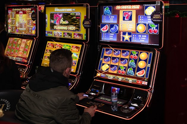 Češi holdují hazardu, poprvé prosázeli přes bilion: Kolik a v čem nejvíc