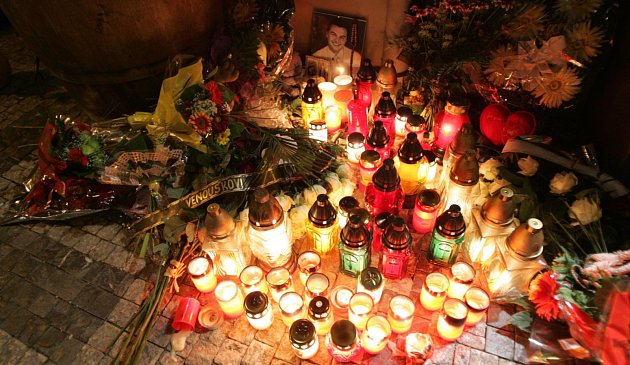 Není Monarch jako Monarch. Místo vraždy kolotočáře Kočky hledají lidé jinde