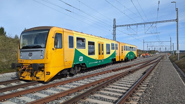 U Votic vykolejil osobní vlak, nedovoleně projel návěstidlo zakazující jízdu