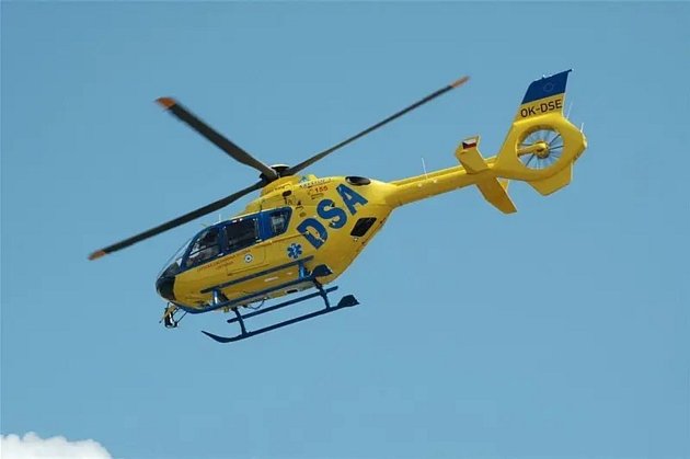 Tři zranění včetně dítěte při nehodě na D1 na Benešovsku. Zasahoval vrtulník