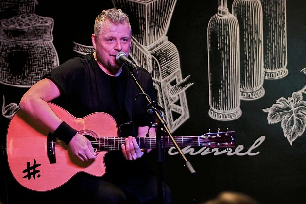 Vzpomínka na Radima Hladíka: Slunečný hrob zpíval zaplněný Max Beer Bar