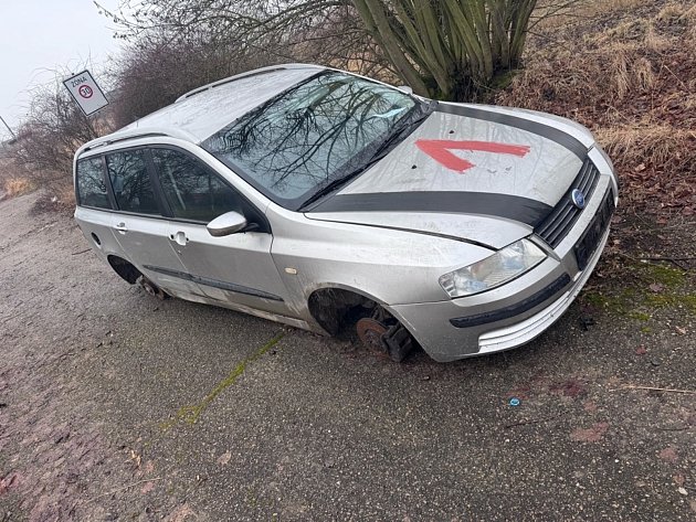 Autovraky v Benešově: jejich odstranění nejde ze dne na den, proces trvá měsíce