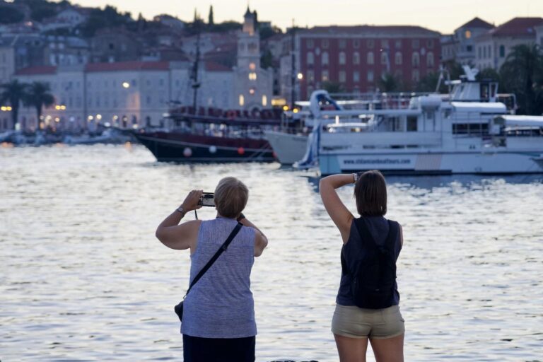Nehoda jachty s Čechy: Tělo čtvrtého vyzvedli potápěči, hledají se omamné látky