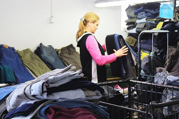 Oblečení, hračky i krmivo: Benešov pořádá sbírku pro potřebné